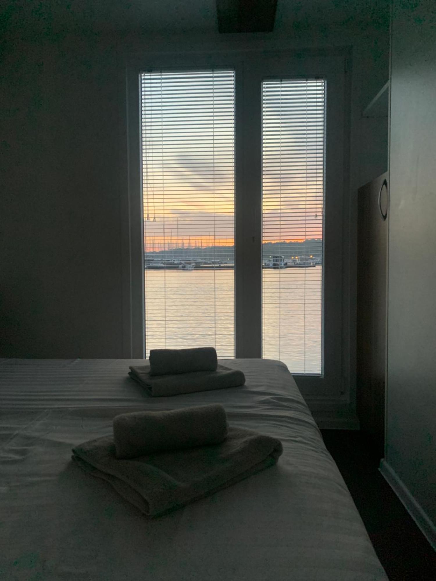Vikendica House Boat Oliva - Floating House Pula