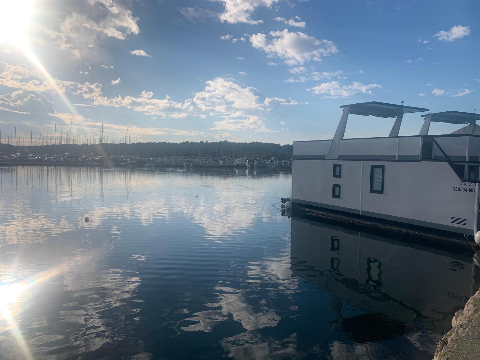 Vikendica House Boat Oliva - Floating House *