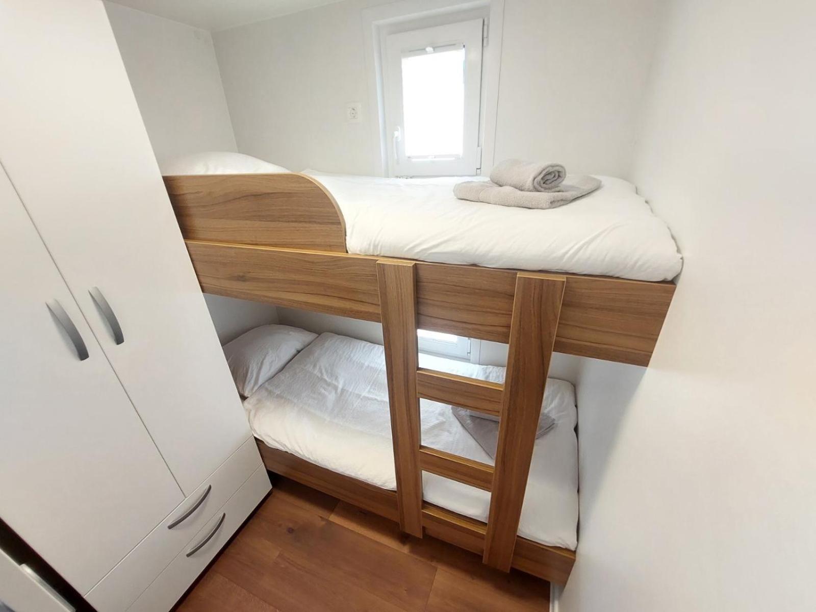 Vikendica House Boat Oliva - Floating House Pula